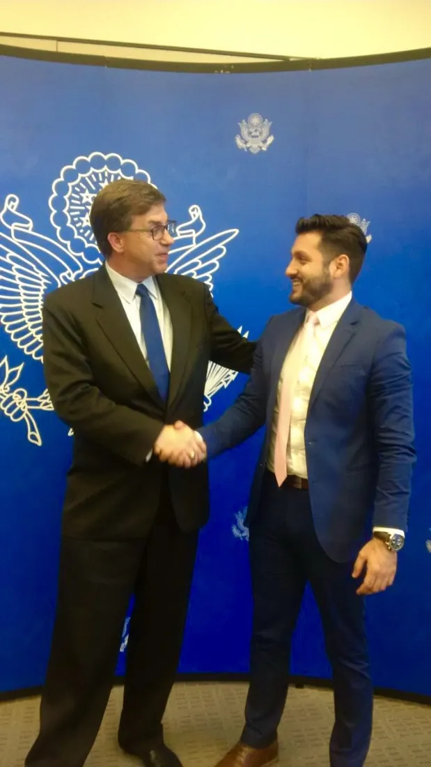 En la Embajada de los Estados Unidos en Quito, con el embajador.