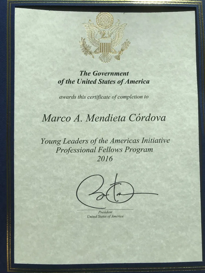 Mi certificado de YLAI, firmado por el presidente Barack Obama.